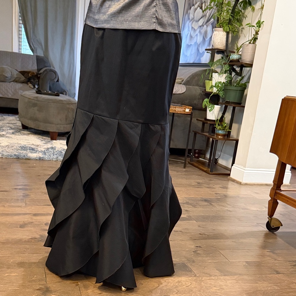 Chic Silver and Black Maxi Dress - Picture 3 of 10